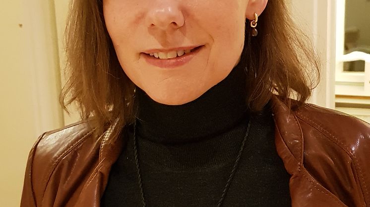 Karin Winroth porträtt stående