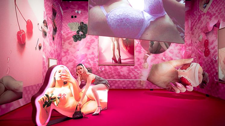 Arvida Byström, fra Inflated Fiction, Fotografiska, 2018.jpg