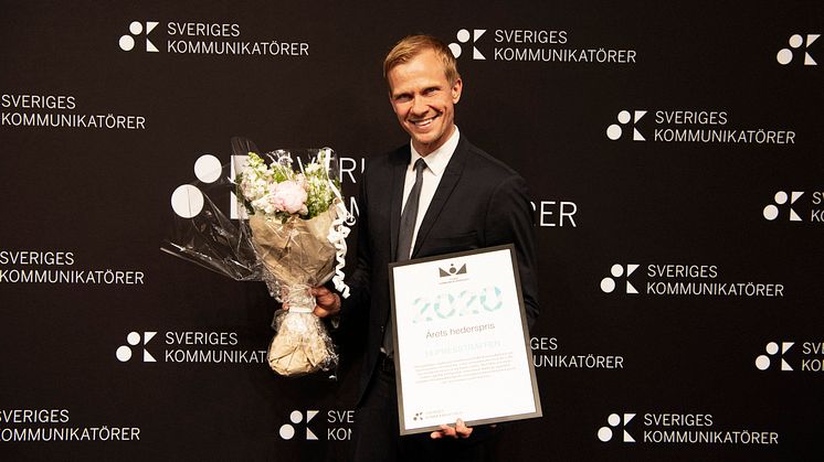 Presschef Christer Janson från Folkhälsomyndigheten tog emot årets hederspris.
