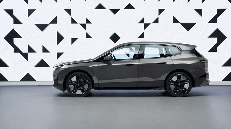 BMW iX med E Ink