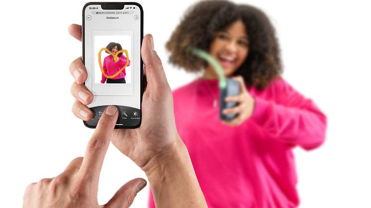 220215 Instax Mini 2 Features 7 Draw in AiR_1028_retouch