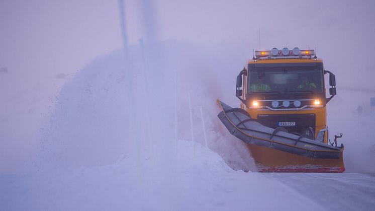 Svevia fortsätter som vägentreprenör inom driftområde Flen. Uppdraget är att sköta drift och underhåll av vägarna. Foto: Patrick Trägårdh