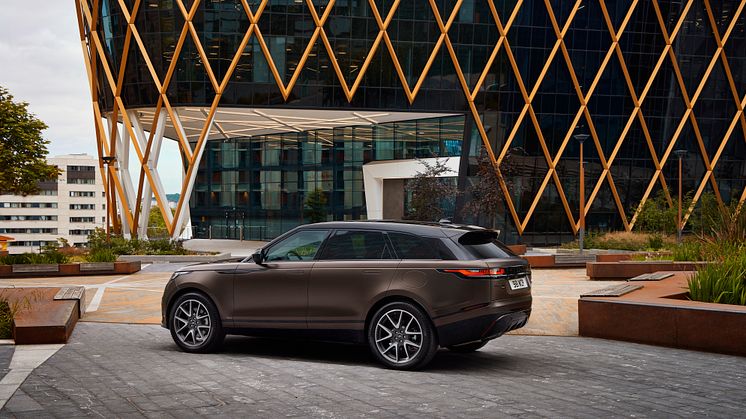 RR_Velar_22MY_SV_Bespoke_Tourmaline_Brown_Exterior_GP_180821_002