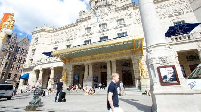 Titania relinar Dramaten! 