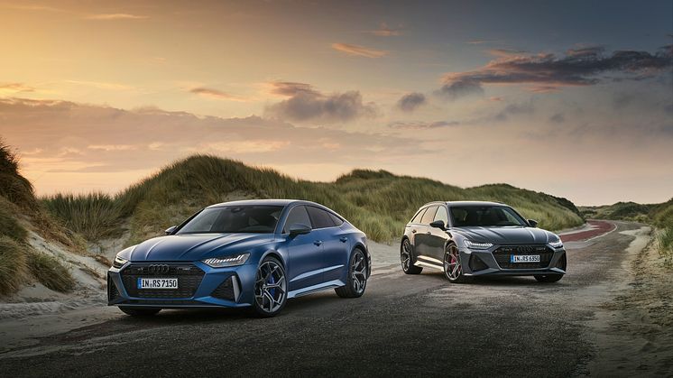 Audi RS 7 Sportback performace (Ascariblå mat) og Audi RS 6 Avant performance (Nimbusgrå perleeffekt)