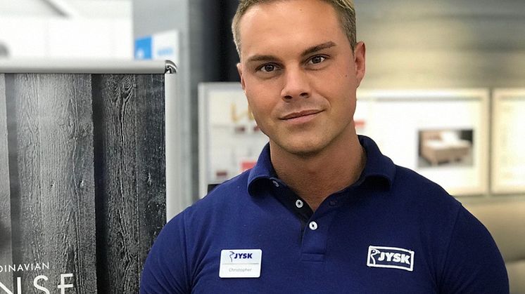 NÖJD BUTIKSCHEF. Christopher Nilsson och hans medarbetare på JYSK i Luleå är bäst i världen på att nå företagskunder.