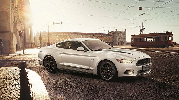 Ford představuje dvě speciální edice Mustangu: Ford Mustang Black Shadow Edition a Ford Mustang Blue Edition