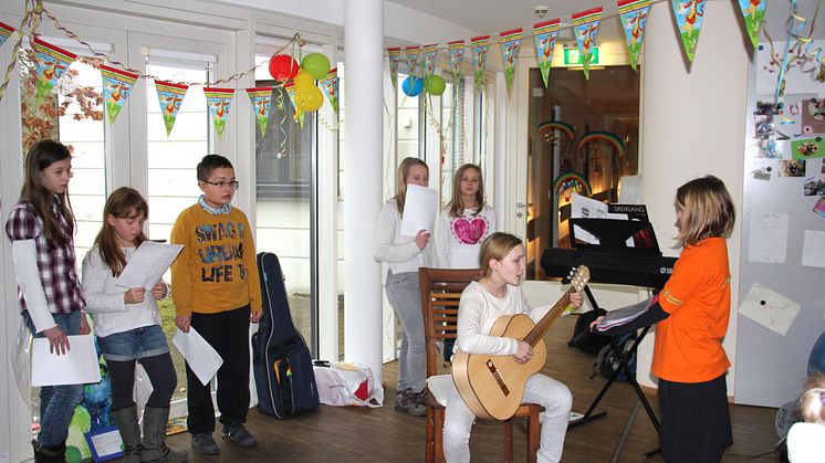 Schüler der Evangelischen Oberschule Lunzenau veranstalten kleines Kulturprogramm im Kinderhospiz