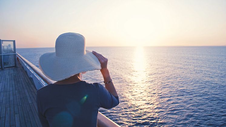 Tallink_Silja_Mood_Frauen_Midnight sun on board Silja Serenade