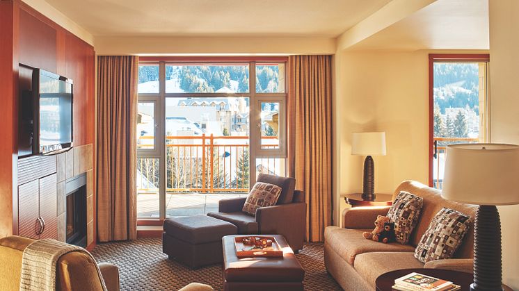 PPWVC_CanuckPlace_Suite_Living_MartinTessler_2017_3000px_Hrz.jpg