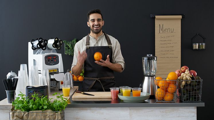 Frische-Kick to go mit sicher versiegelten Smoothies, Shakes und Juices dank DF 5 von Duni & BioPak.