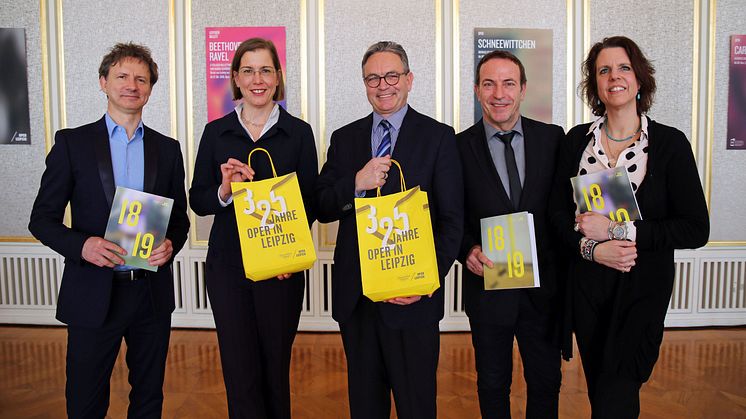 Mario Schröder, Dr. Skadi Jennicke, Prof. Ulf Schirmer, Cusch Jung und Franziska Severin stellten die Höhepunkte der Saison 2018/2019 der Oper Leipzig vor (v.l.)
