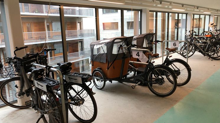 De boende i Riksbyggens Brf Viva i Göteborg kan nu samlat få tillgång till de mobilitetstjänster som ingår i deras boende, inledningsvis cykelpool från GoRide och bilpool från Sunfleet, samt möjlighet att köpa biljetter till kollektivtrafiken.