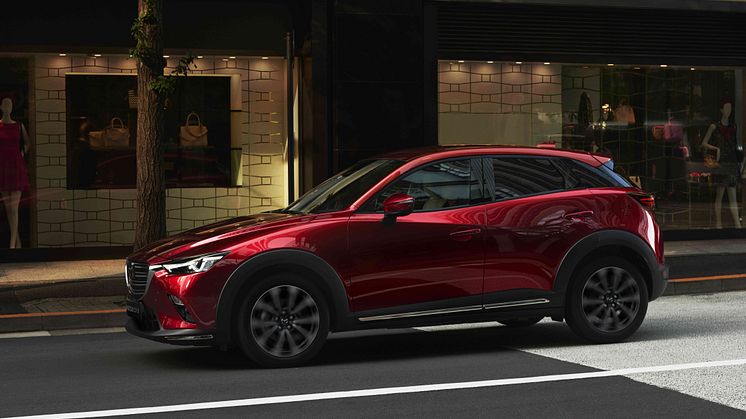 2018 Mazda CX-3 i den nya färgen Soul Red Crystal