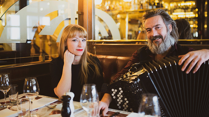 Heidi Gjermundsen Broch og trekkspelar Espen Leite. Foto: Siren Høyland.
