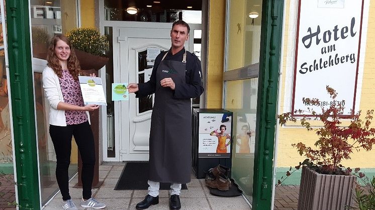 Urkundenübergabe Qualitätsgastgeber Wanderbares Deutschland_Hotel Am Schlehberg.jpg