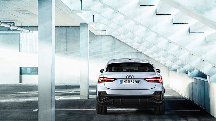 Audi Q3 Sportback 45 TFSI e (Gletsjerhvid)