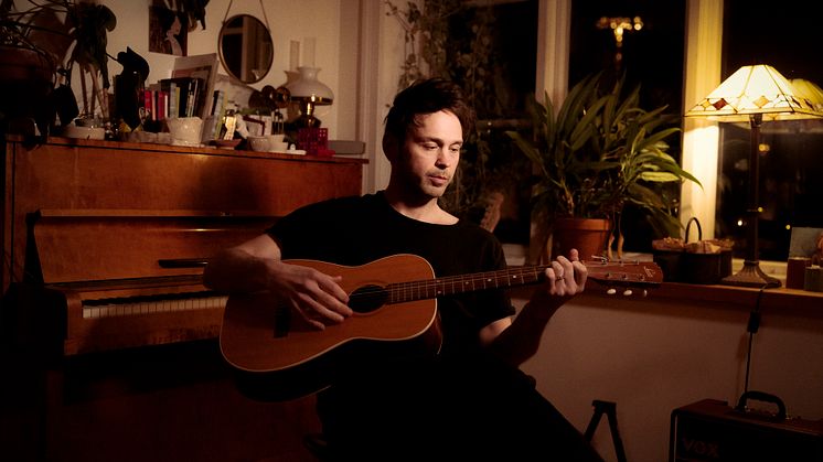Joel Alme är tillbaka - ny musik idag och turné till hösten