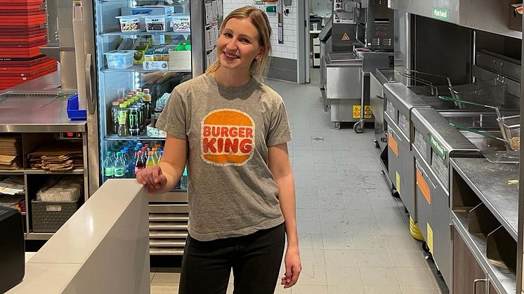 BdS-Rechtsanwältin Alexandra Bercher im Burger King Restaurant in Pasing.