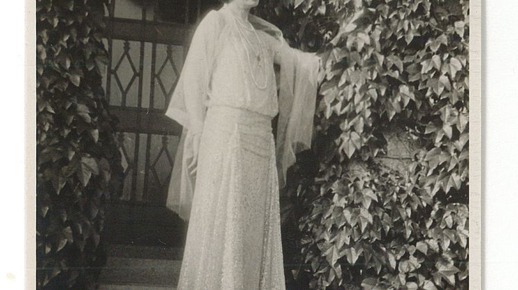 Blanche Bonde på trappan till Tjolöholms slott
