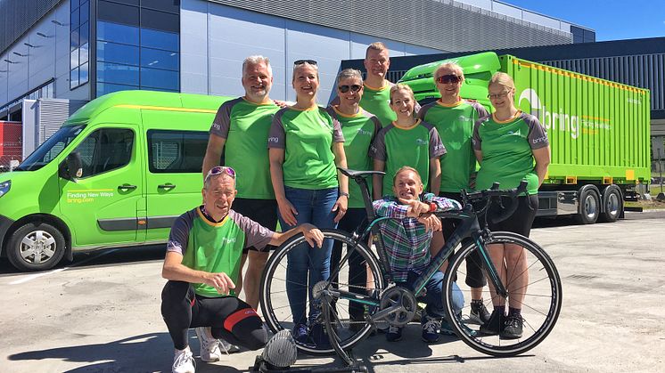 Her er flesteparten av deltakerne på Brings lag til VM. Fra venstre Morten Armyr, Pål Skjønhaug, Tove Lystad, Leif Gunnar Bjerke (som skal være med som sportsdirektør, sjåfør og mekaniker), Bill Søbstad, Kimberly Tvedten, Geir Tony Brovold og Mona Ma