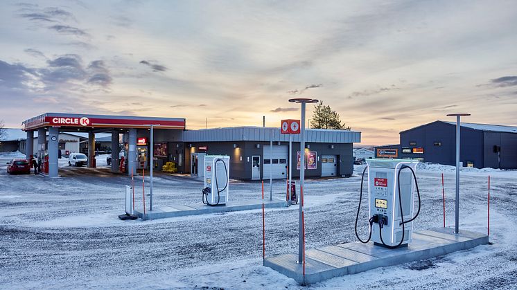Idag invigs de ultrasnabba laddarna för tung trafik på Circle K:s station Kiruna Södra