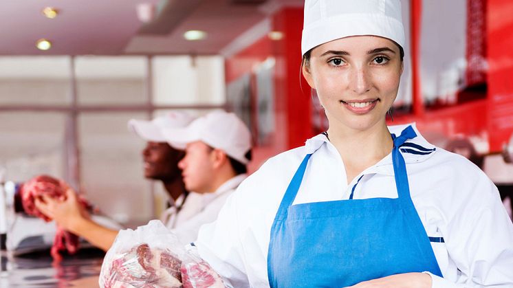 Astar startar utbildning i styckning och slakt på fyra nya orter i samarbete med Arbetsförmedlingen och Kött och Charkföretagen. . 
