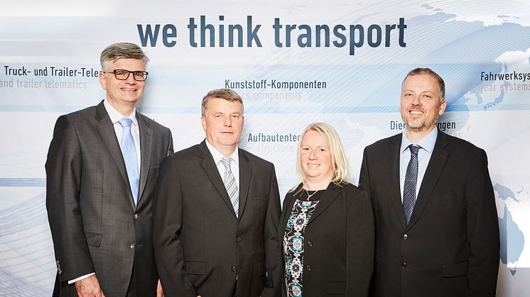 Uwe Frielingsdorf (BPW), Ingo Herz (Herz Nutzfahrzeugteile GmbH) und Ehefrau Sandy Herz, Thorsten Winterberg (Besko GmbH, eine BPW Tochtergesellschaft)