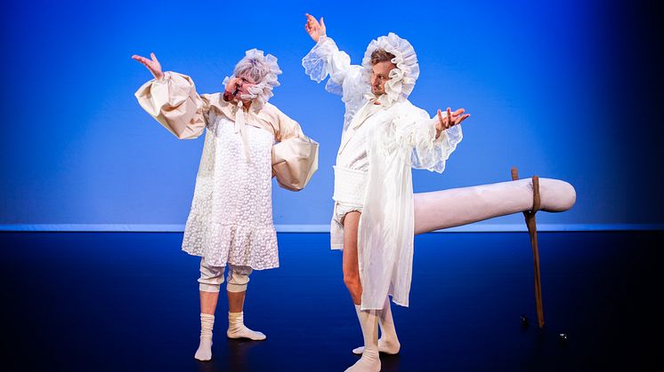 Evamaria Björk och Nils Dernevik i föreställningen Ett drömspel som har premiär 1 februari. Fotograf: Robin Jansson.