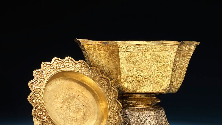 Admiral Andreas du Plessis de Richelieu's skåle af guld, givet af Siams Kong Rama V. Hammerslag: 260.000 kr. og 340.000 kr.