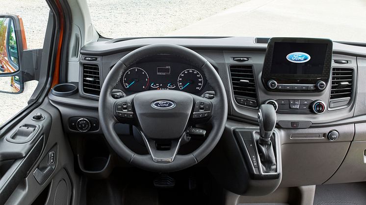 2017_Ford_Transit_05