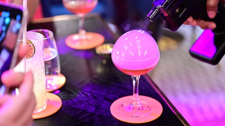 Club 5 bartender visual 2