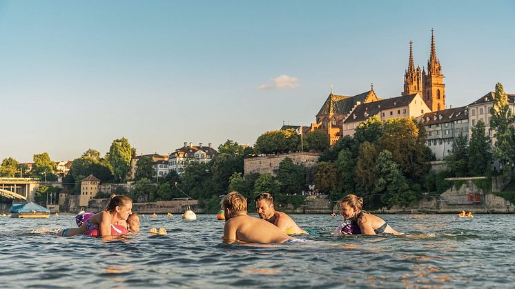 Rheinschwimmen in Basel