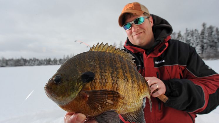 High res image - Raymarine - Ice Fishing Lifestyle