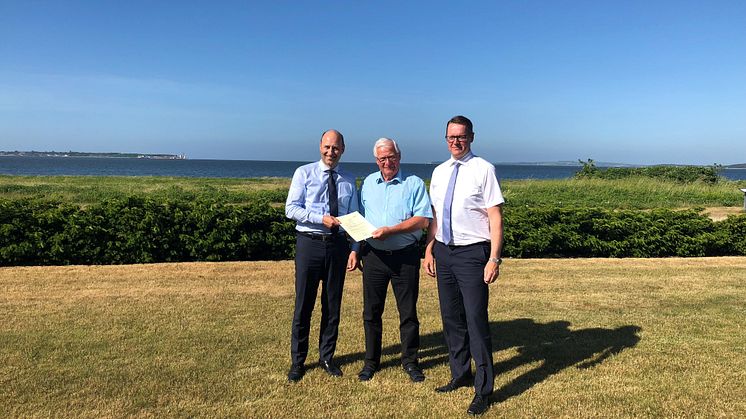 Fra venstre Jens Skifter, Koncerndirektør for Danish Agros koncernens maskinaktiviteter; Johannes Jensen, direktør i Dansk Maskinbørs A/S og Henning Haahr, koncerchef i Danish Agro koncernen.