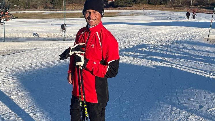 Jockeyn Per-Anders Gråberg redo för Vasaloppet – tränade på skidor i Dubai