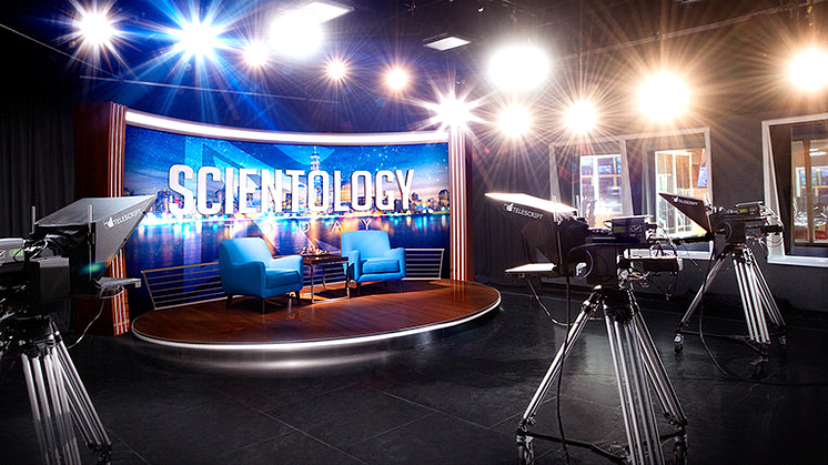 Den 28 maj invigdes Scientologikyrkans högteknologiska multi-media -center, film och televisionsstudio i Hollywood. 