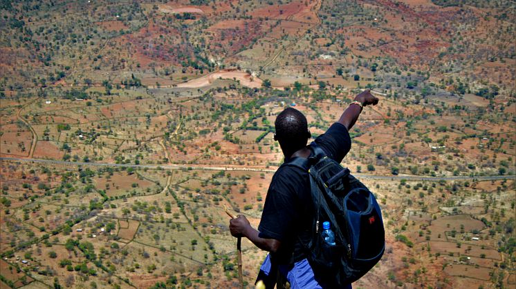 Utsikt från Mt Morpus, West Pokot (Kenya), där landskapet domineras av hägnad betesmark. Foto: Erik Röhss