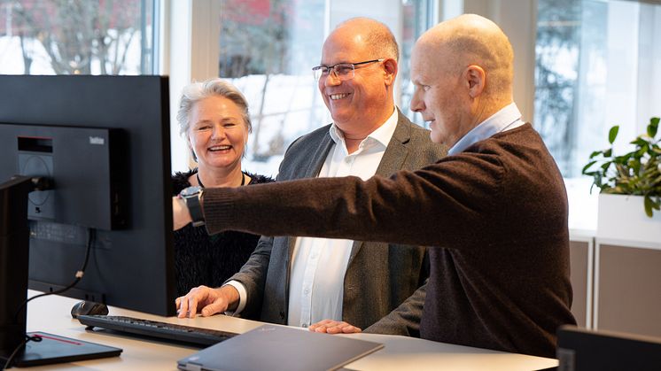 Fra høyre Jan Eric Elleri, Trond Fladvad, Nan Evy Stende