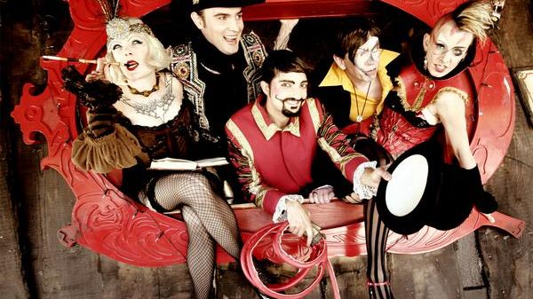 Burlesk punk/rock cabaret från Berlin spelar på mosebacke i Stockholm 10 sep. 2010