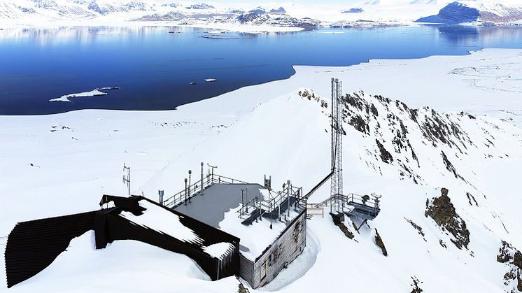 Årsmiddelverdien for CO2-konsentrasjonen i atmosfæren i fjor var på hele 411,9 ppm på Zeppelin på Svalbard. Det er 2,6 ppm høyere enn i 2018. Foto: Ove Hermansen, NILU