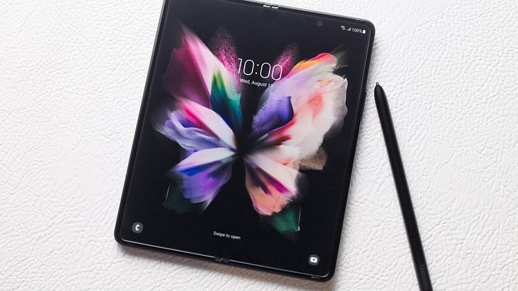 02_01 Q2 Product_06_galaxyzfold3_5g_spen_phantomblack_H.jpg