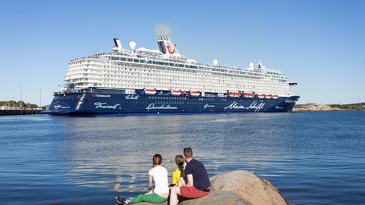 Mein Schiff 6 approaching the Port of Gothenburg on an earlier occasion. This year she opened the season in Gothenburg - in a slightly different way. Photo: Gothenburg Port Authority.