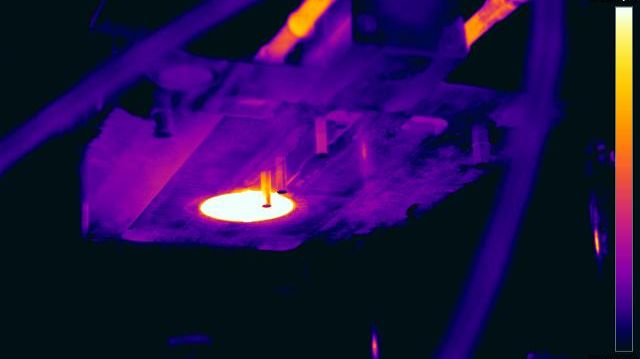 En termisk bild av en form som används för rheocasting. Rheocasting möjliggör gjutning vid lägre temperatur och minskar slitaget på formen.