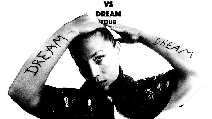 Jenny Wilson blickar tillbaka i föreställningen DREAM vs DREAM
