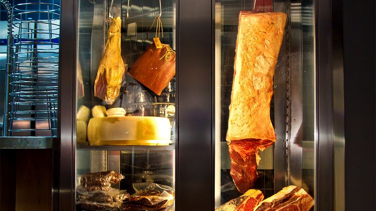 Mörningsskåpet på restaurang West Coast med kött från Svenska Gårdar