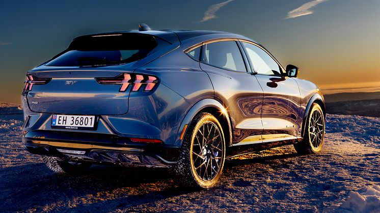 Mustang Mach-E Vapour Blue 2024 (6)