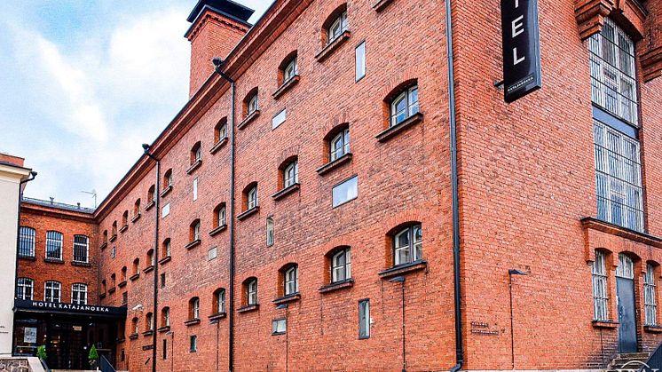 Exterior 3.jpg