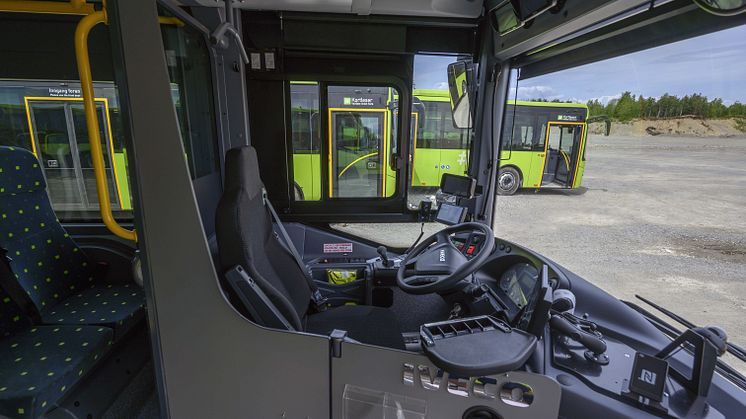 Hensynet til sjåføren er vel ivaretatt med en moderne og godt skjermet førerplass.