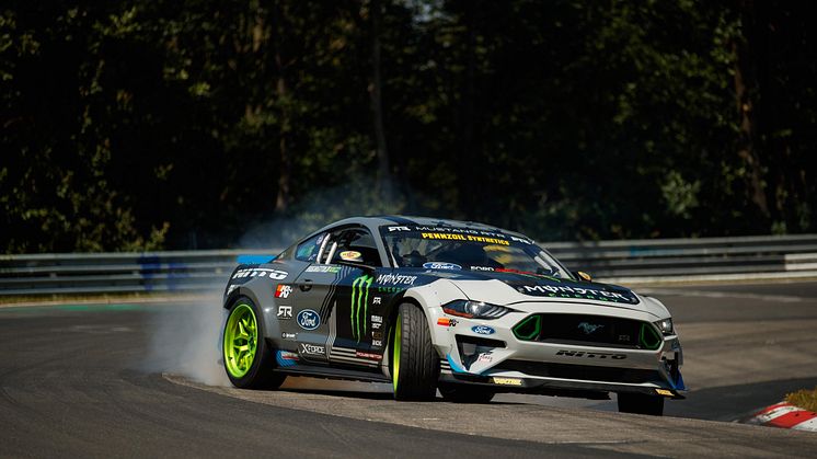 Ford Mustang RTR blev den första bilen att drifta sig runt klassiska bansträckningen Nordschleife. 